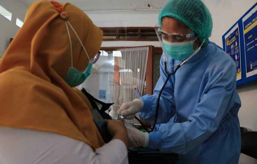 Vaksinasi Nakes di Surabaya Tuntas