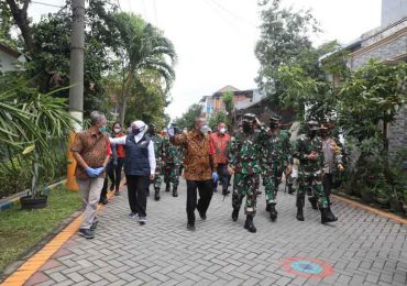 Panglima TNI Tinjau PPKM Mikro Surabaya
