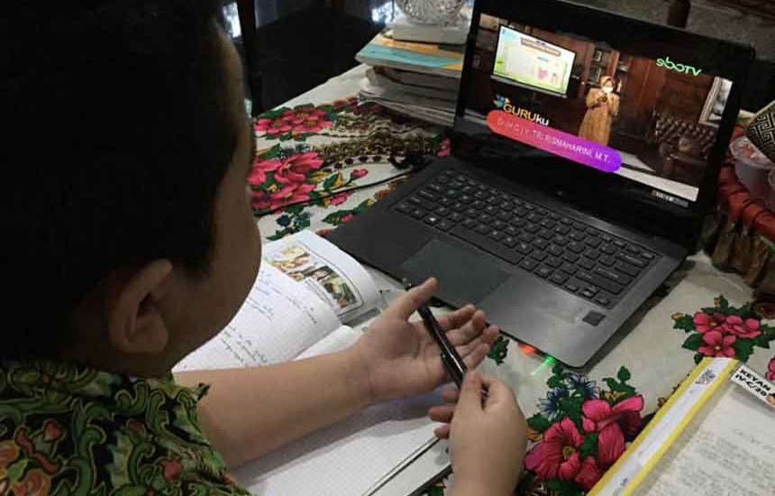 Strategi Bagi Siswa Daring di Surabaya