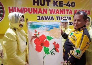 Lukisan Bunga Sepatu Legislator Surabaya