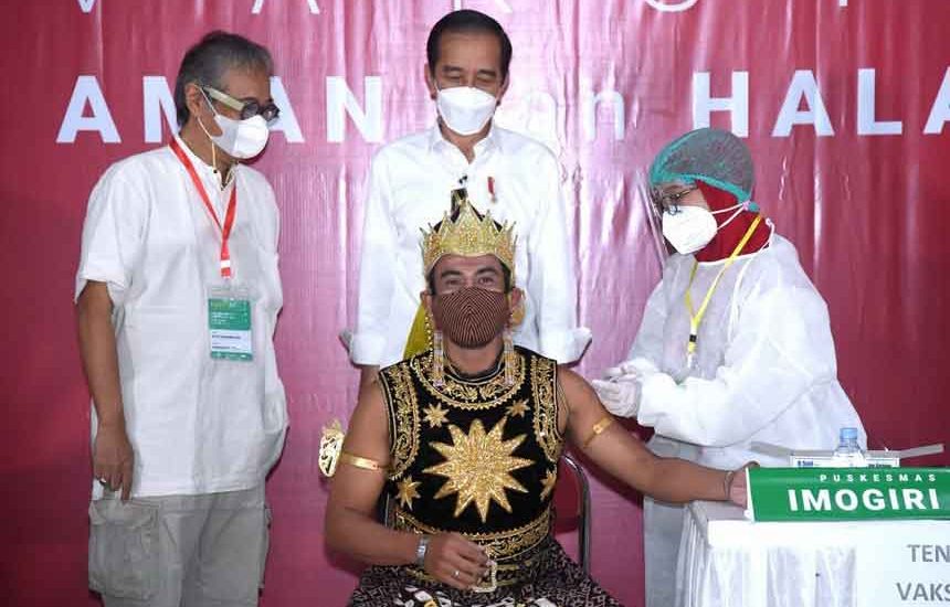 Kala Petruk dan Gatotkaca Ikut Vaksinasi