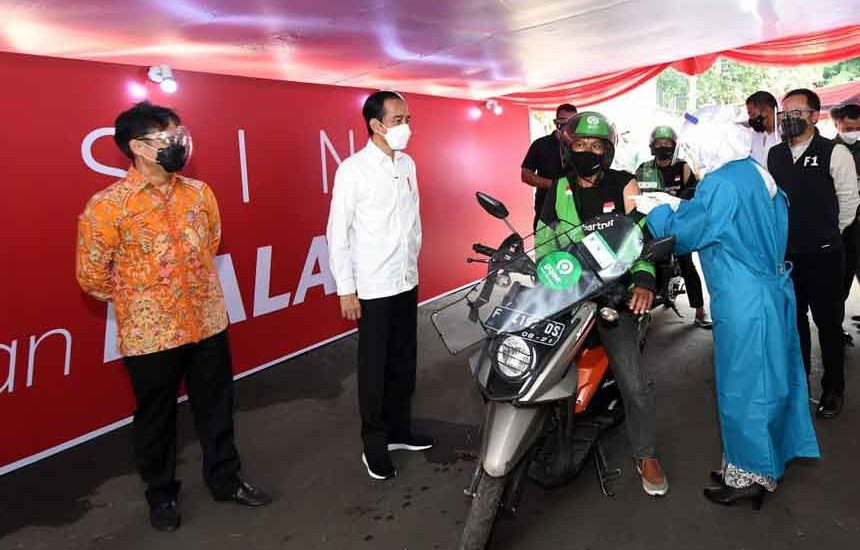 Drive Thru Vaksinasi COVID-19 di Bogor