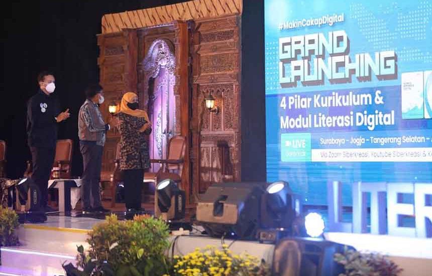 Pilar Kurikulum dan Modul Literasi Digital