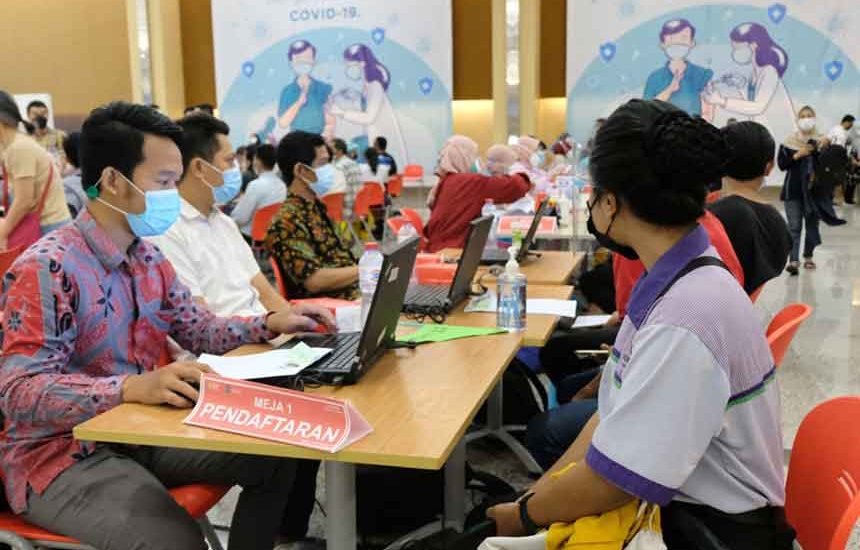 Vaksinasi di Surabaya Tembus 675 Ribu