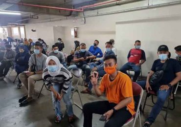 Tes Swab Massal di Mal Surabaya