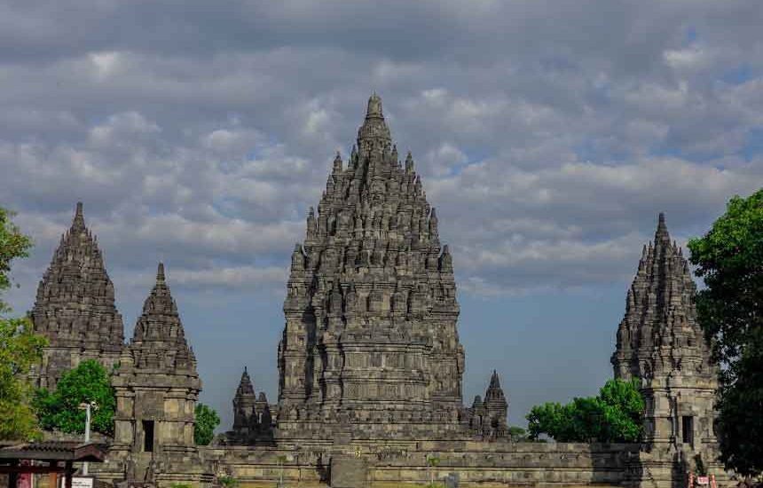 Menikmati Prambanan Lebih Pagi