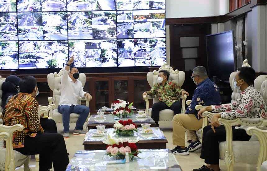 Bahas Pemulihan Ekonomi di Surabaya