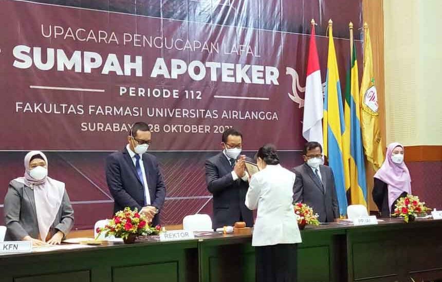 Farmasi Unair Sumpah 174 Apoteker Baru