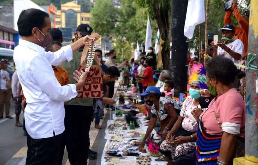 Borong Noken di Taman Imbi Jayapura