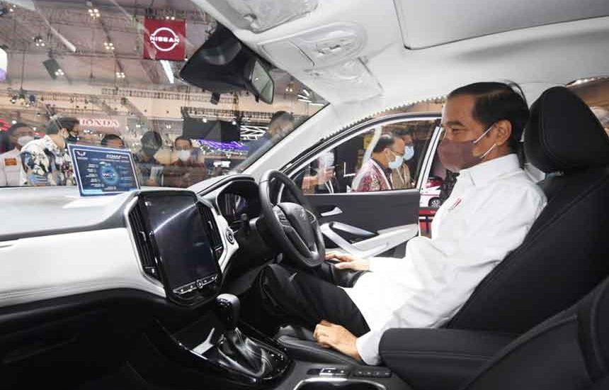 Jokowi Jajal Mobil Listrik