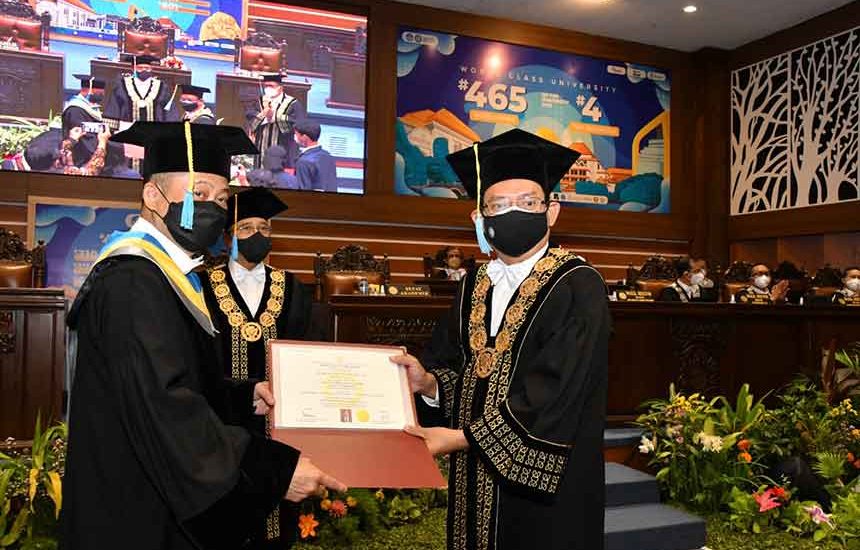 Jonan Terima Doktor HC Unair