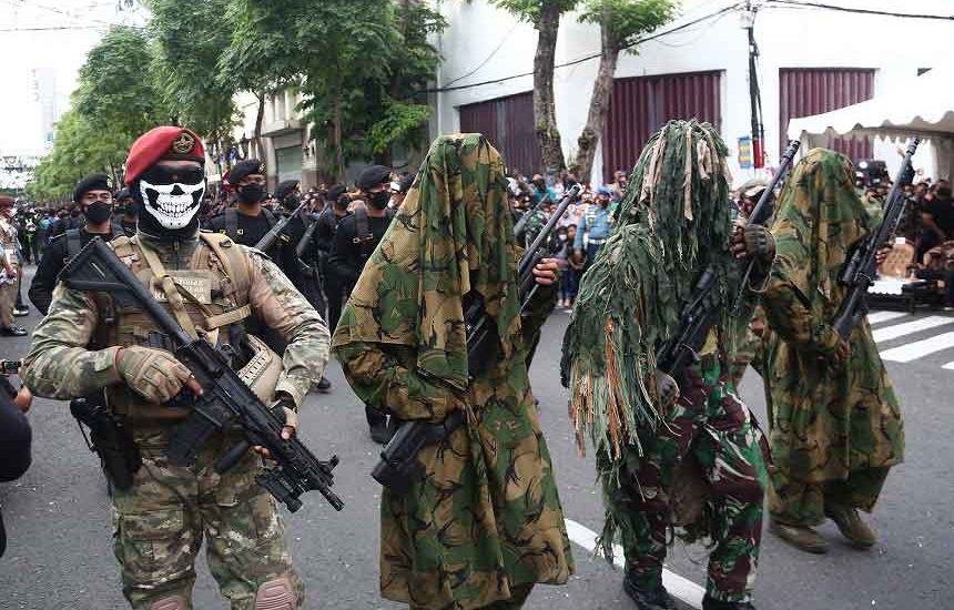 Alutsista TNI AL Ramaikan Tunjungan