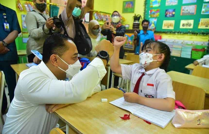 Siswa MBR Manfaatkan Perlengkapan Gratis
