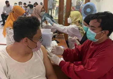 Vaksin Booster  Para Kader Surabaya