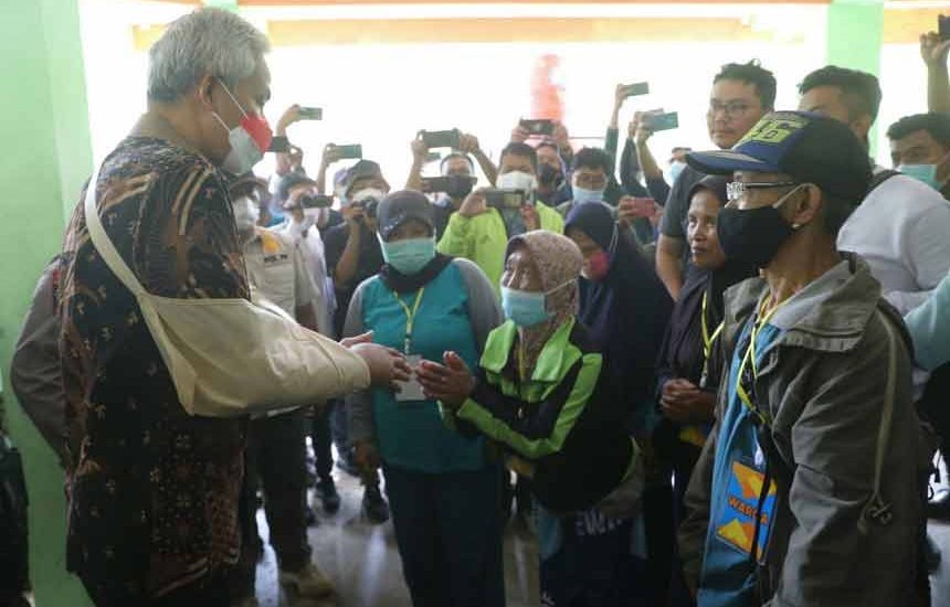 Ganjar Temui Warga Desa Wadas