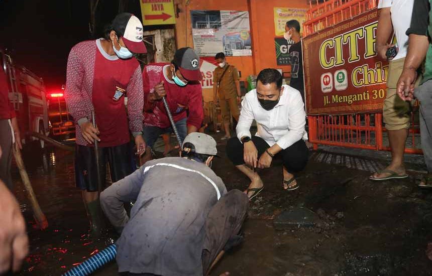 Eri Ikut Tangani Banjir Hingga Surut