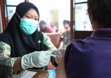 Stok Vaksin Booster di Surabaya Aman
