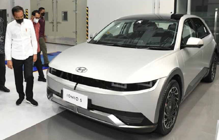 Mobil Listrik Pertama Rakitan Indonesia