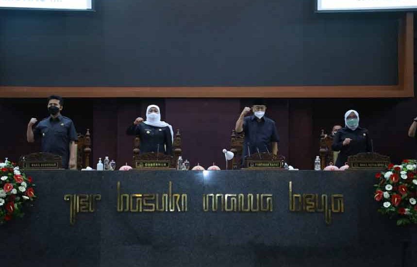Khofifah Sampaikan LKPJ Tahun 2021