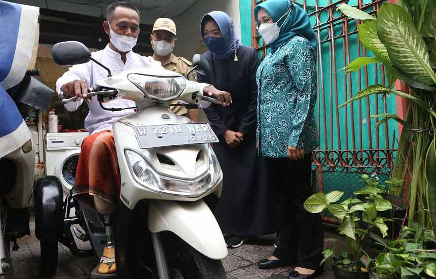 Pemkot Surabaya Serahkan Motor Modif