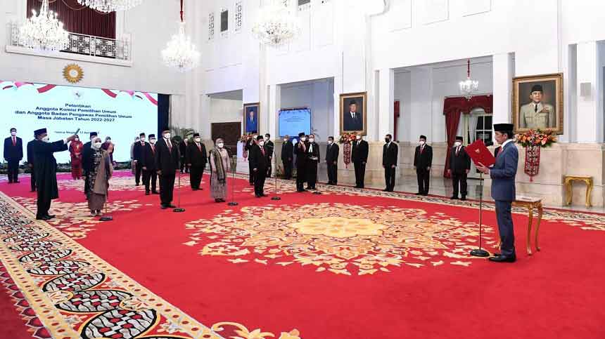 Anggota KPU dan Bawaslu 2022-2027 Dilantik
