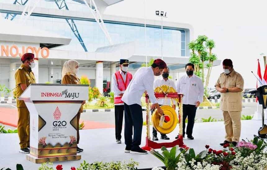 Jokowi Resmikan Bandara Trunojoyo