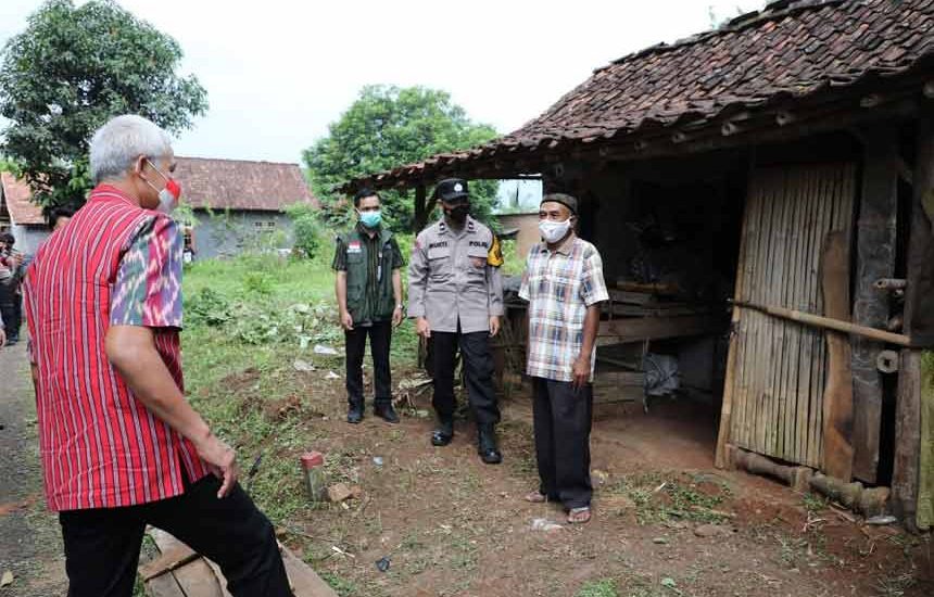 Ganjar Bedah Rumah Pak Tarno