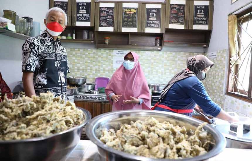 Lapak Ganjar Dongkrak Pendapatan Sri Narsih