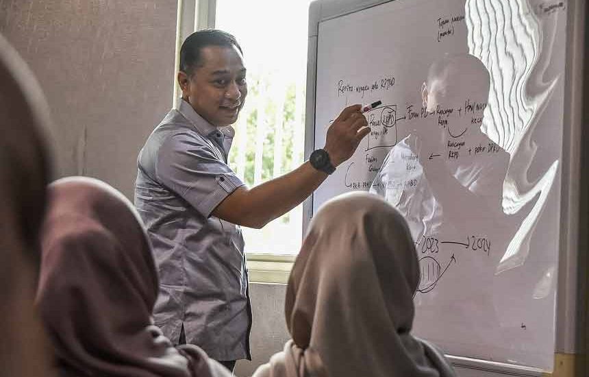 Wali Kota Surabaya Mentori CPNS