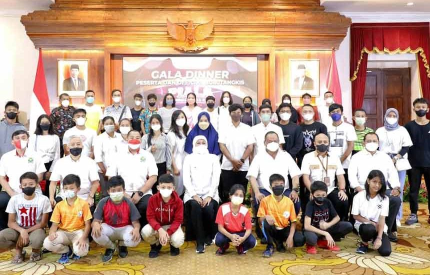Kejuaraan Perdana Bulutangkis Piala Gubernur