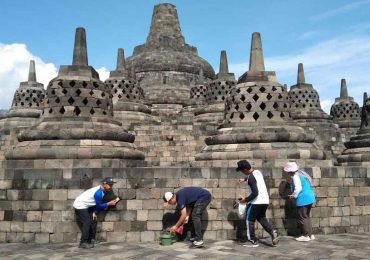 Menata Candi Borobudur