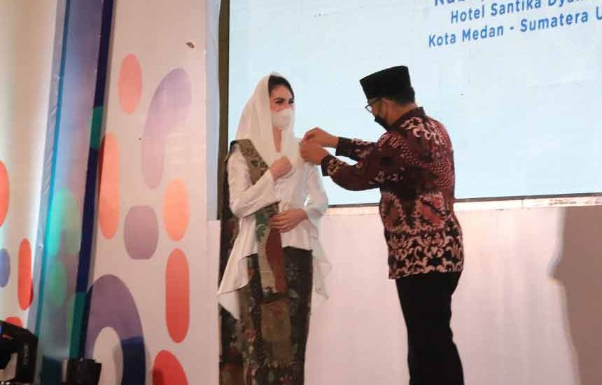 Arumi Terima Penghargaan MKK