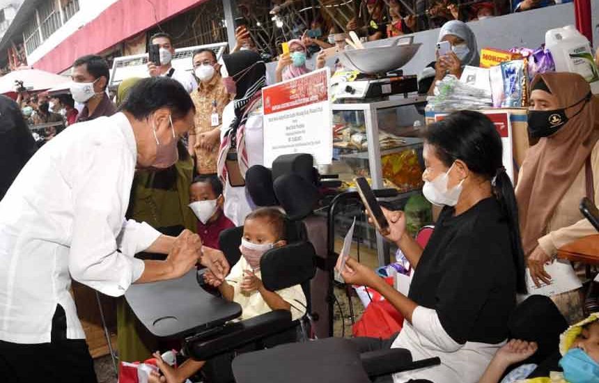 Cek Bahan Pokok di Pasar Peterongan
