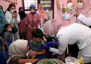 Imunisasi Sasar 178.876 Anak Surabaya