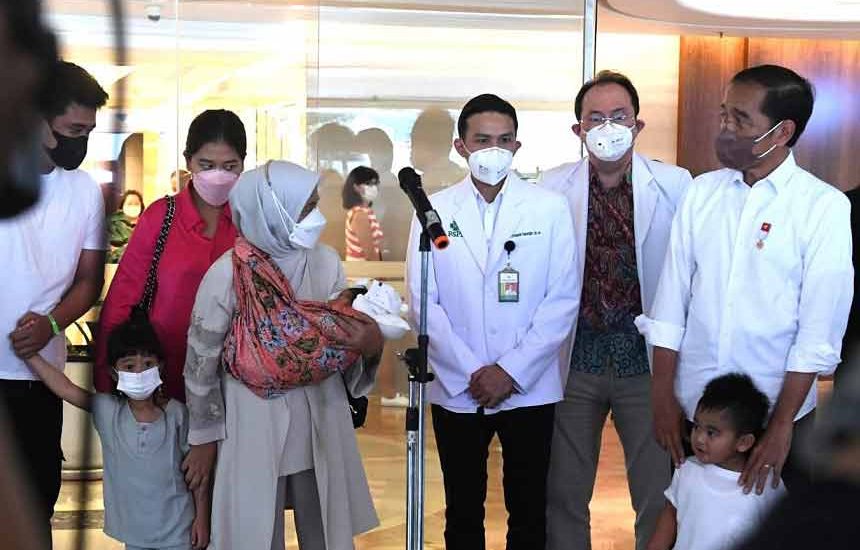 Presiden Jokowi Jemput Cucu Kelima