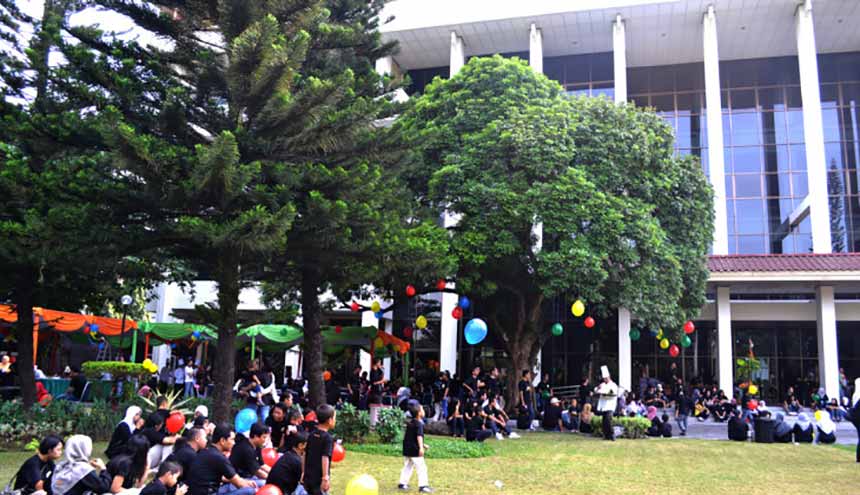 MM FEB UGM Peringkat 72 Dunia