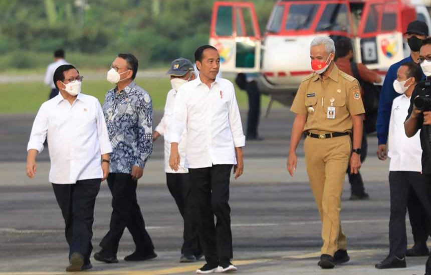 Ganjar Dampingi Jokowi Groundbreaking Pabrik