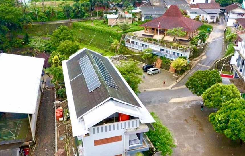 Bantuan PLTS Ganjar untuk Pesantren