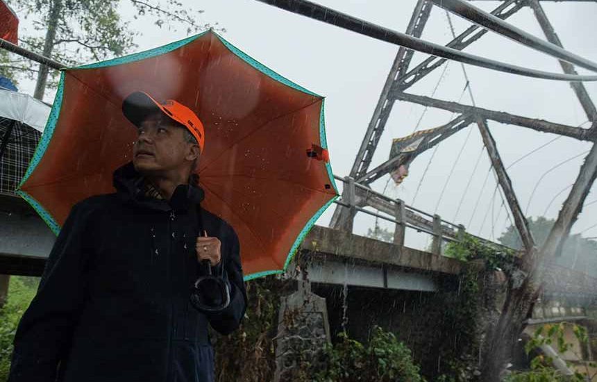Hujan, Ganjar Tinjau Jembatan Rusak