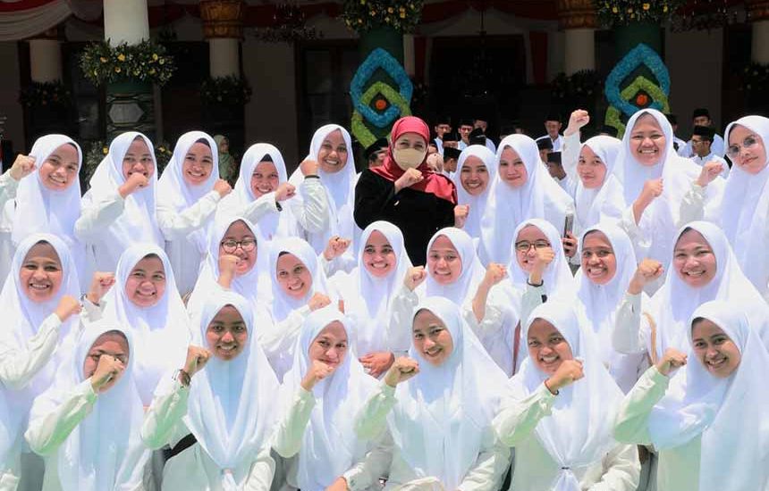 Khofifah Ajak Santri Berdaya dan Siaga