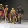 Koleksi Namira Ecoprint Warnai Surabaya Fashion Parade 2022