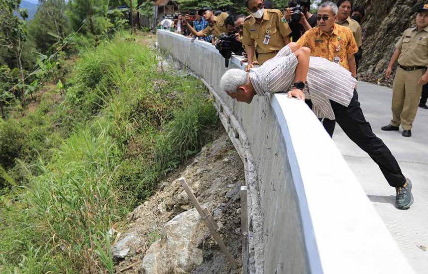 Ganjar Temukan Pekerjaan Tak Sempurna