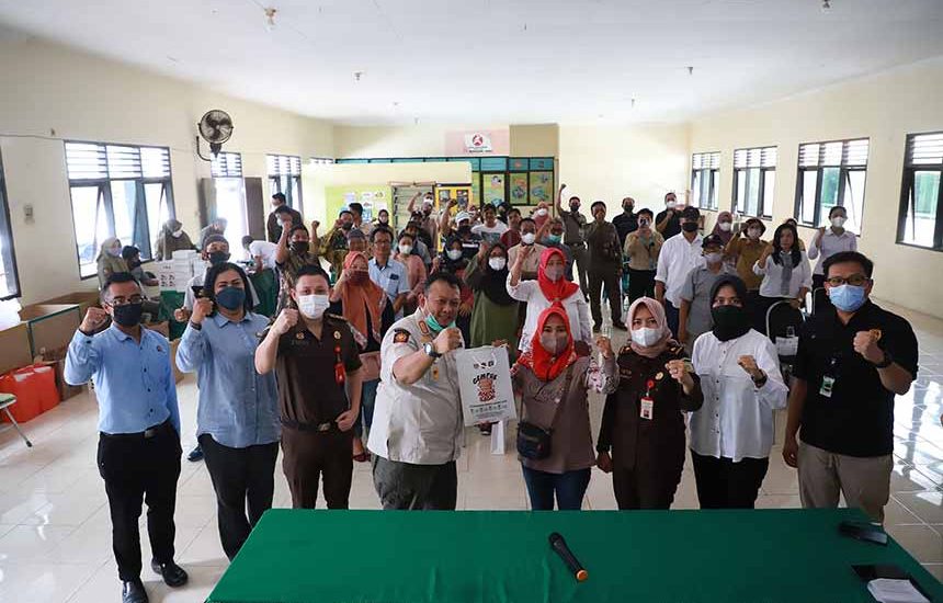 Surabaya Sosialisasi Gempur Rokok Ilegal
