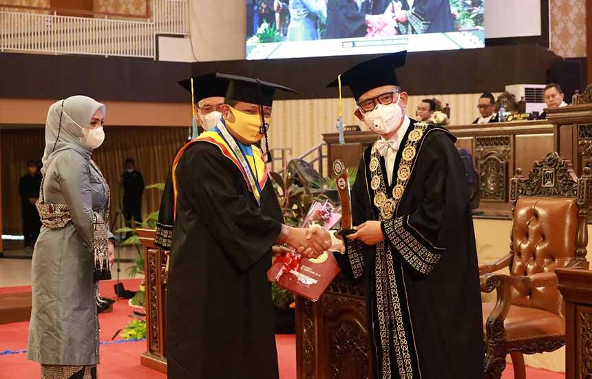 Kapolda Jatim Wisudawan Terbaik S3 FH UNAIR