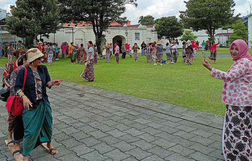 Pemerintah Perlu Jelaskan Patron Kebaya Indonesia