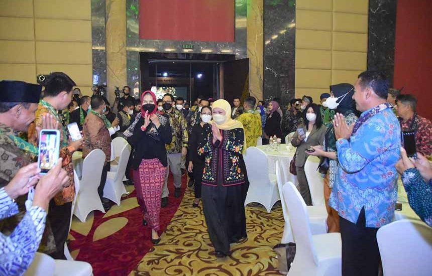 Khofifah Hadiri East Java Tourism Award 2022