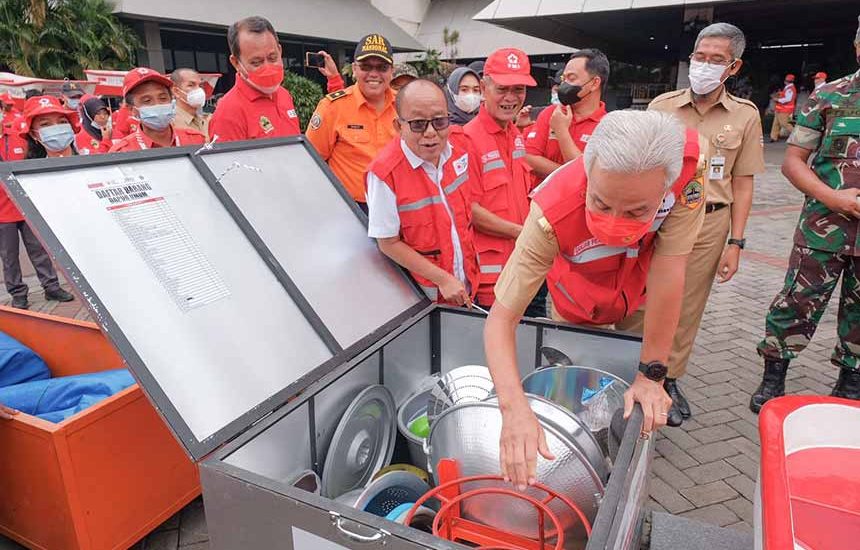 Ganjar Bantu Rp1,5 Miliar ke PMI Jateng
