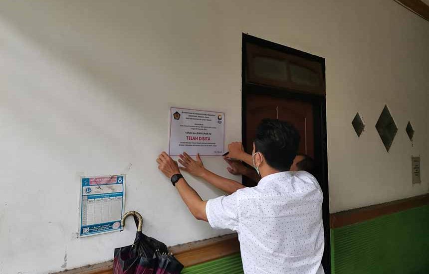 Penyidik Pajak Sita Bangunan di Sukomanunggal