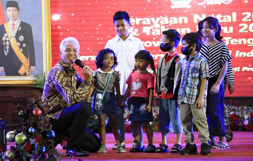 Ganjar Hadiri Peringatan Natal ASN Pemprov