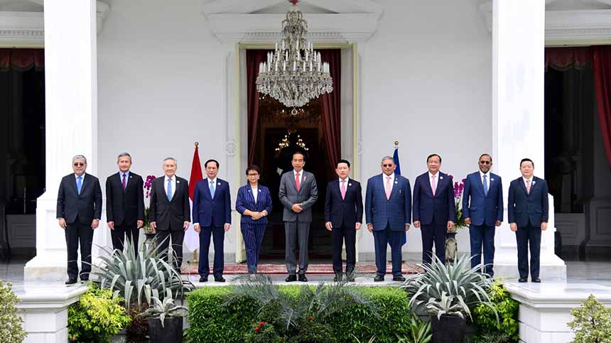 Menlu dan Sekjen ASEAN Temui Jokowi